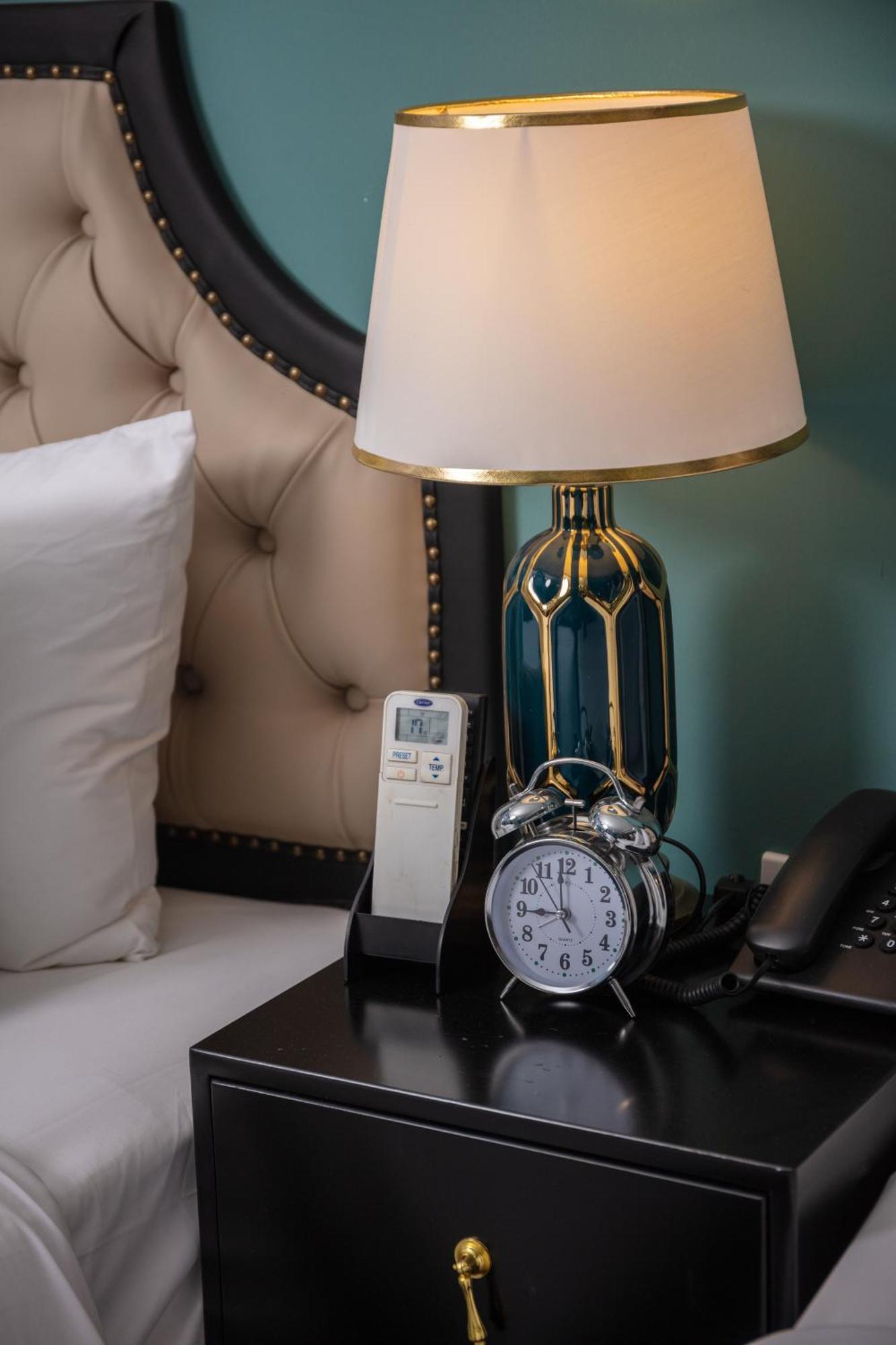 Madelise Adora Hotel & Travel ハノイ市 エクステリア 写真