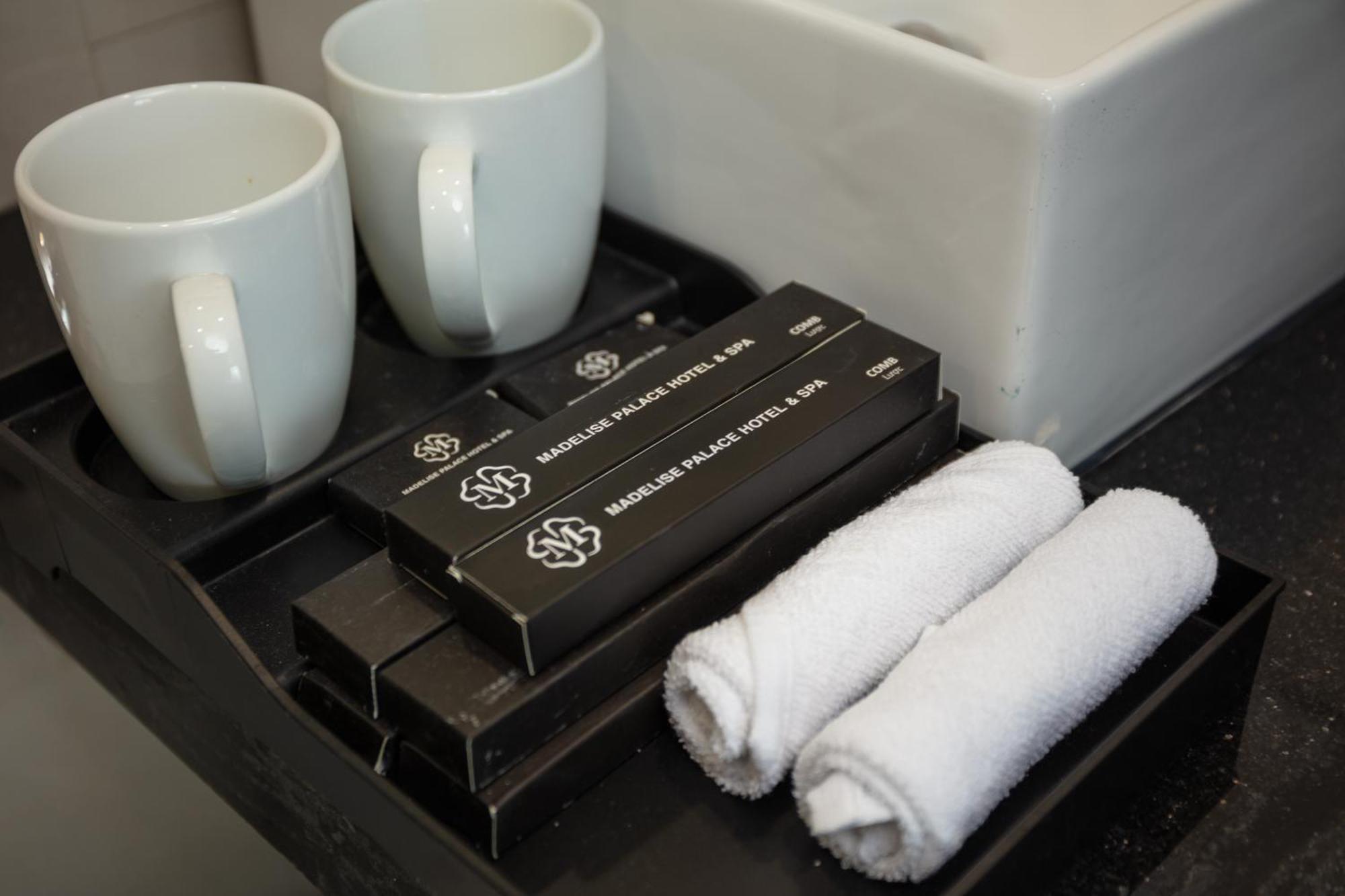 Madelise Adora Hotel & Travel ハノイ市 部屋 写真