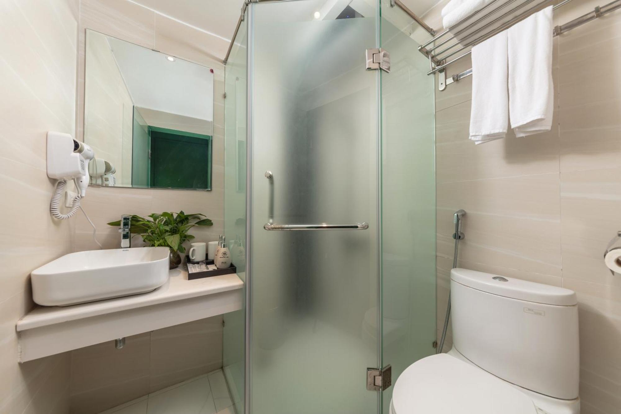 Madelise Adora Hotel & Travel ハノイ市 部屋 写真